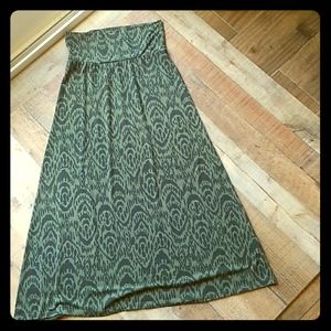 4/$15 Maxi skirt